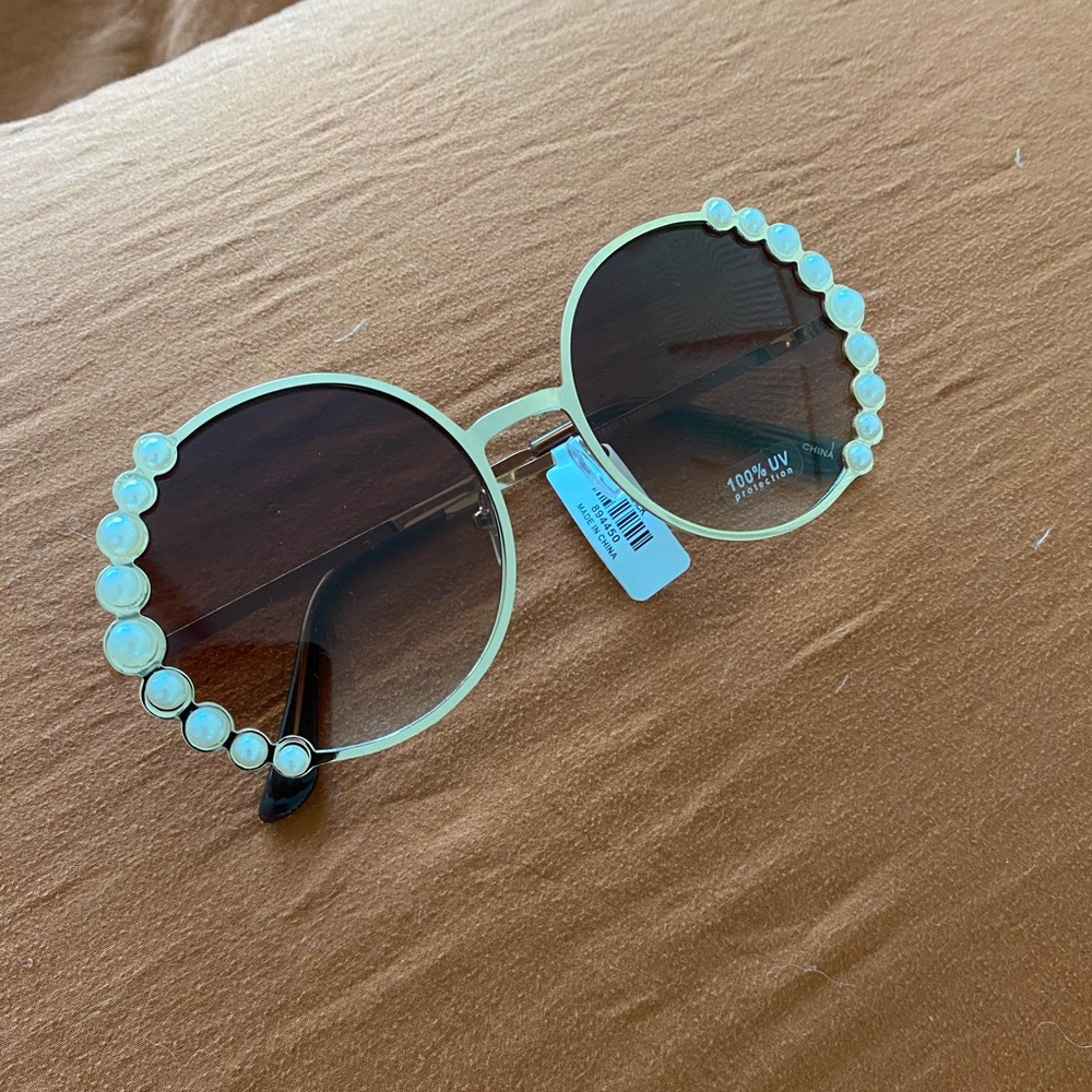 Francesca’s Oversized Sunglasses with Side Pearls